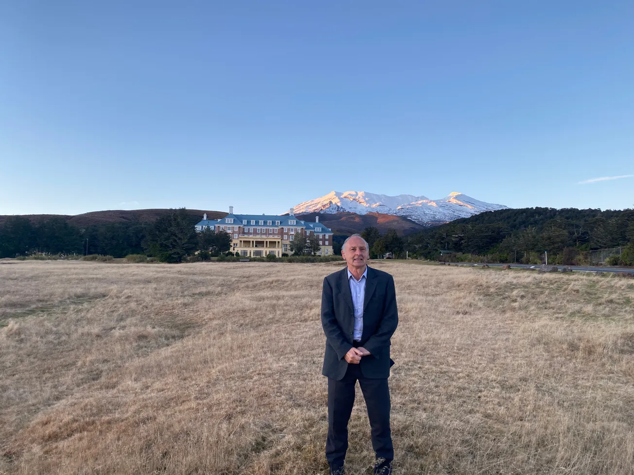 Chateau petition to be presented at high noon