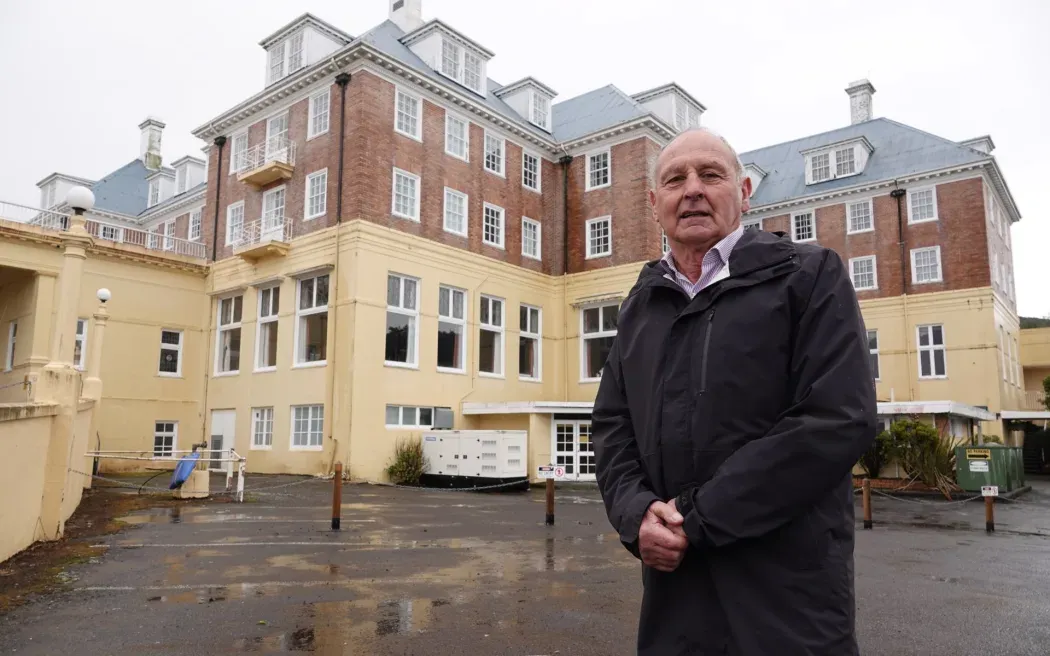 Investor proposal to return Chateau Tongariro to hotel status should be considered - mayor